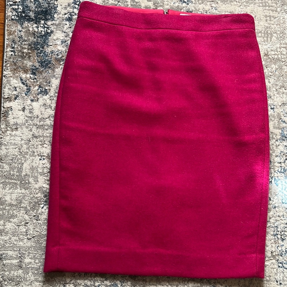 Wool pencil skirt 💓